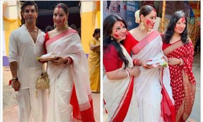 शादी के बाद इतनी बदल गईं बिपाशा बसु, पति के साथ दुर्गा पूजा में आईं नजर